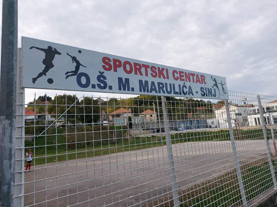 Slatina - Outdoor Exercise Station - Srednja škola Marko Marulić - Croatia  - Spot